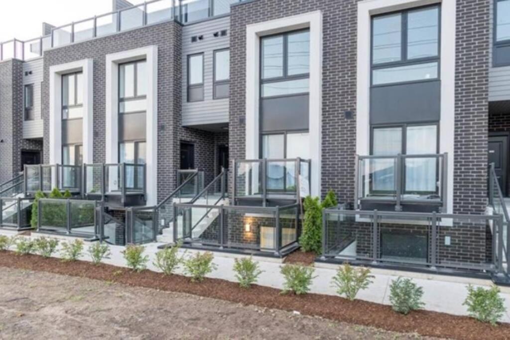 Exquisite, Bright & Modern Condo. Niagara Falls Extérieur photo