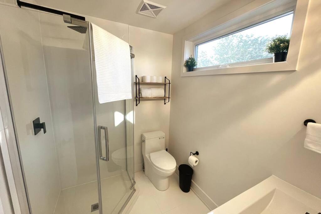 Exquisite, Bright & Modern Condo. Niagara Falls Extérieur photo
