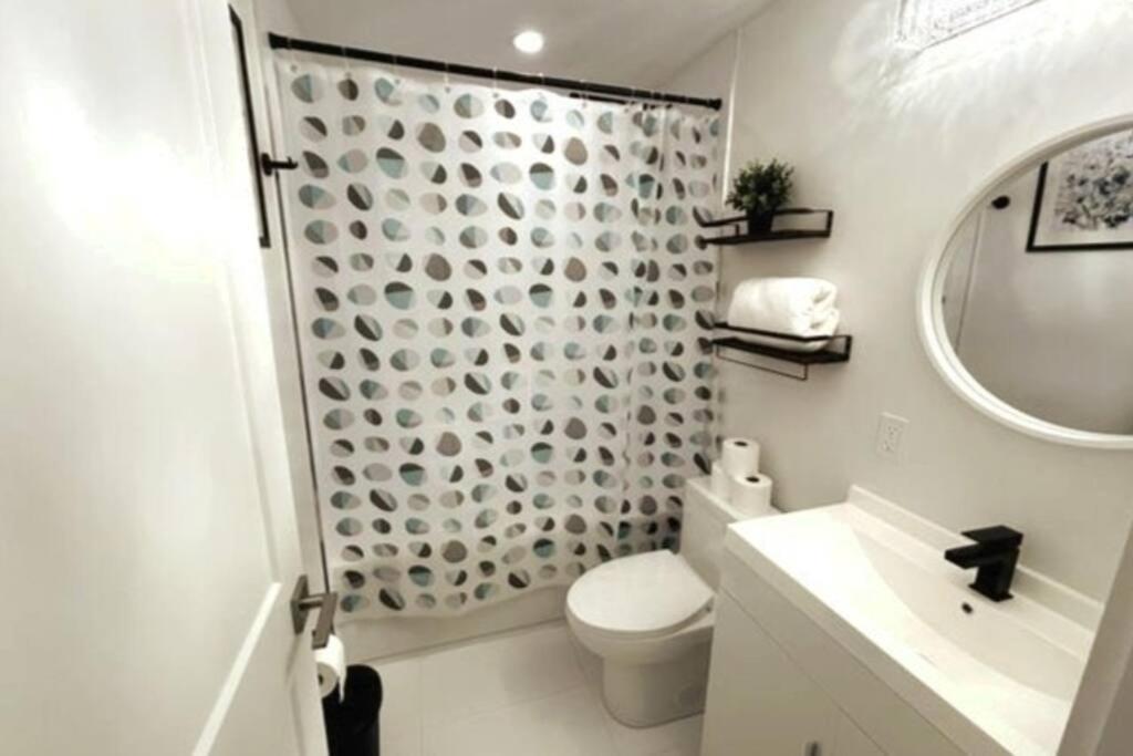 Exquisite, Bright & Modern Condo. Niagara Falls Extérieur photo