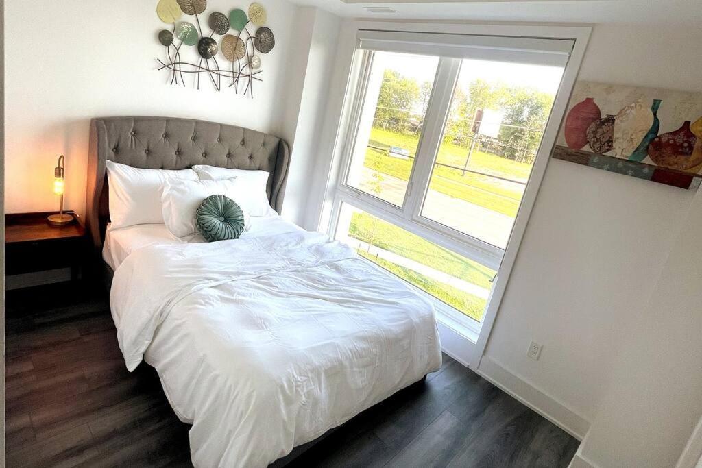 Exquisite, Bright & Modern Condo. Niagara Falls Extérieur photo