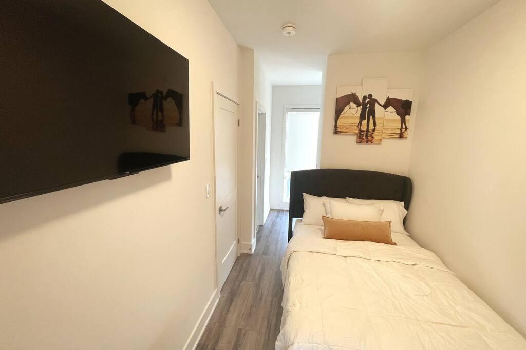Exquisite, Bright & Modern Condo. Niagara Falls Extérieur photo